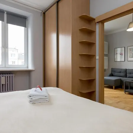 Grojecka Stara Ochota By Bookinghost * 华沙