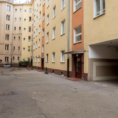 Grojecka Stara Ochota By Bookinghost 华沙